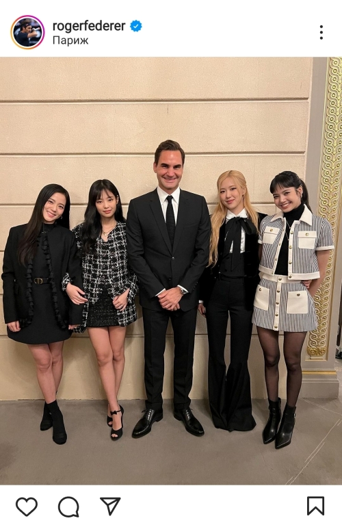 „Tennis Emperor“ Roger Federer machte ebenfalls auf sich aufmerksam, indem er ein Foto hochgeladen hat, das mit den vier Mitgliedern von Black Pink aufgenommen wurde.