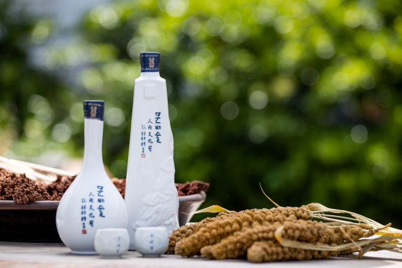 Munbaeju, ein traditioneller koreanischer Schnaps, duftet nach wilden Birnen (Munbae), obwohl er aus gemischten Körnern hergestellt wird.