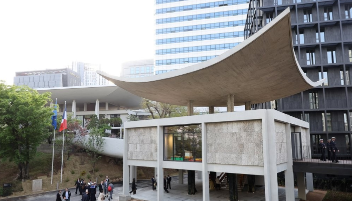 Der Standort des neuen Gebäudes der französischen Botschaft im Seouler Bezirk Seodaemun-gu, das am Nachmittag des 15. April neu eröffnet wurde. ⓒ Yonhap News