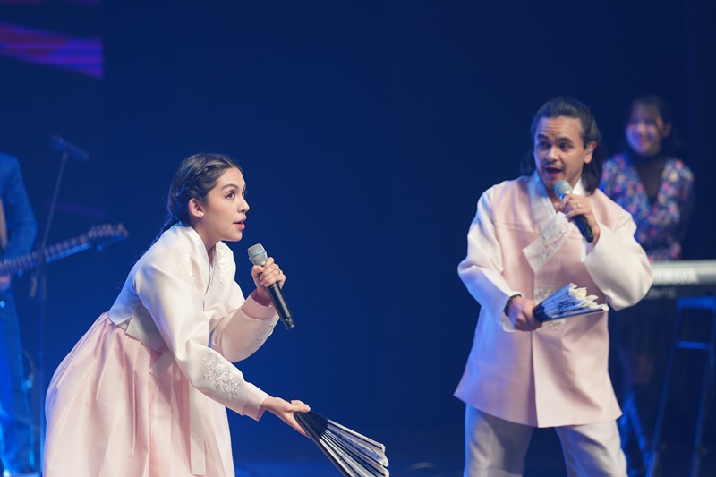 Das mexikanische Team CRISALE, das die Kategorie Joseon-Pop von „K-Community Challenge“, einem online-Wettbewerb von der Hallyu-Gemeinden, gewann, präsentierte am 4. November beim „2023-wave Festival“ im Daloreum Theater im National Theater of Korea im Bezirk Jung-gu in Seoul seine Aufführungen.