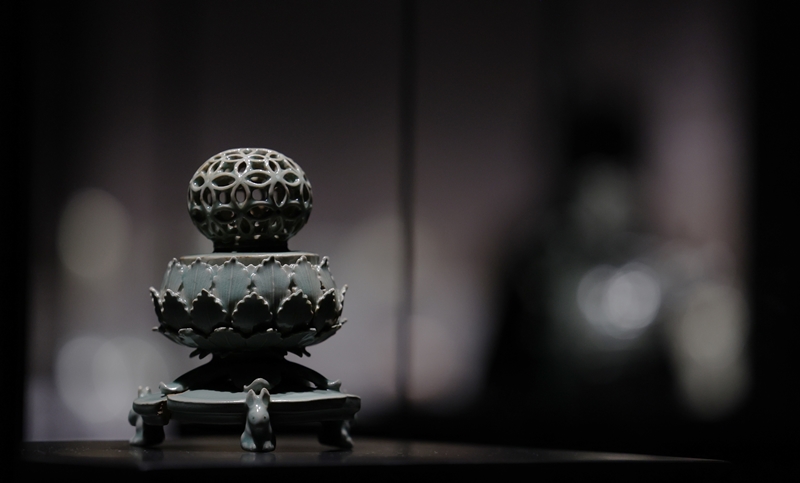 Seladon-Räucherstäbchenbrenner mit dem durchbrochenen Chilbo-Muste wurde für seine Schönheit und Eleganz 1962 als der Nationalschaty anerkannt. ⓒ Lee Jun Young/korea.net 