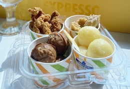 Mit dem Produkt „Buffet in Box” können Sie nach Ihrem Belieben die berühmten Snacks in Raststätten kombinieren.