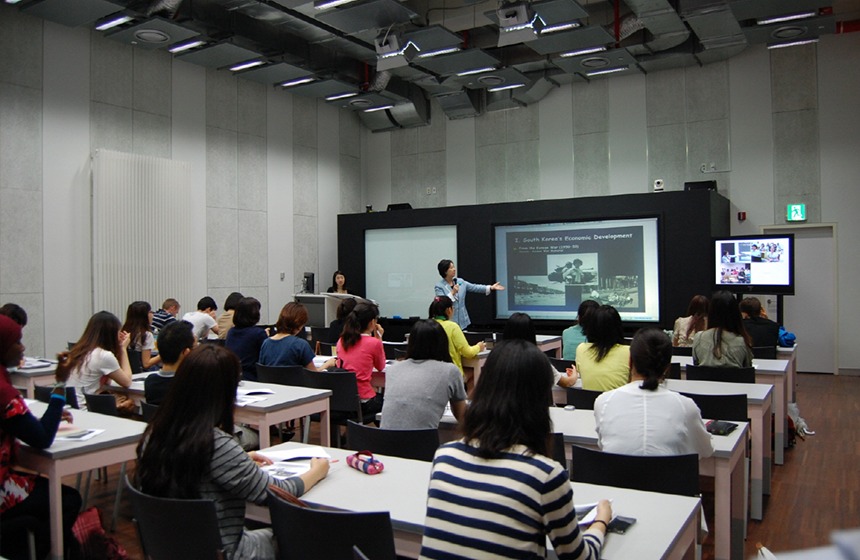 Die Korea Foundation (KF) erklärte am 18. März, ab dem März mit 12 koreanischen Universitäten das “KF Global e-School“ zu betreiben. Foto von einem Kurs vom “KF Global e-School“ ⓒ Korea Foundation 