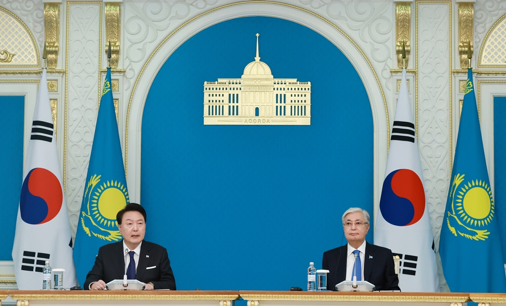 Präsident Yoon Suk Yeol äußerte sich am 12. Juni bei der gemeinsamen Pressekonferenz im Präsidentenpalast in Astana nach dem Gipfeltreffen mit Qassym-Schomart Toqajew, dem kasachischen Präsidenten. ⓒ Yonhap News