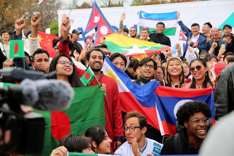  Das Justizministerium will mehr Ausländern das D-2-5-Visum für Forschungsstudenten und das E-3-Visum für Forscher erteilen. Foto der Ausländer, die im November letzten Jahres an der “Ajou International Week with AUT“ an der Ajou-Universität in Suwon in der Provinz Gyeonggi-do teilnahmen. ⓒ Ajou-Uiversität