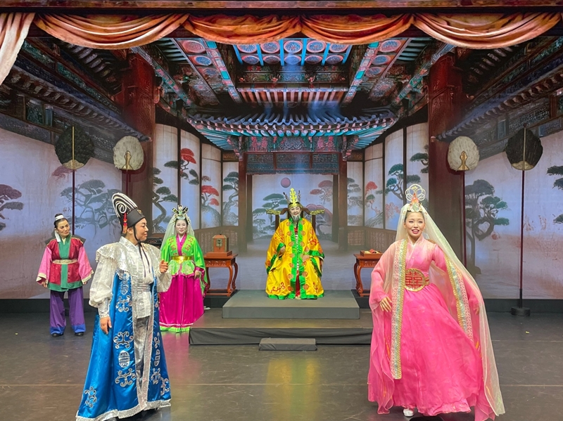 Eine Szene der “Korea's First Woman Opera: The Women Who Became Legends“, die am 3. Dezember im Folk Theater Pungryu in Gangnam-gu, Seoul, wird ⓒ Kim Seon Ah/korea.net