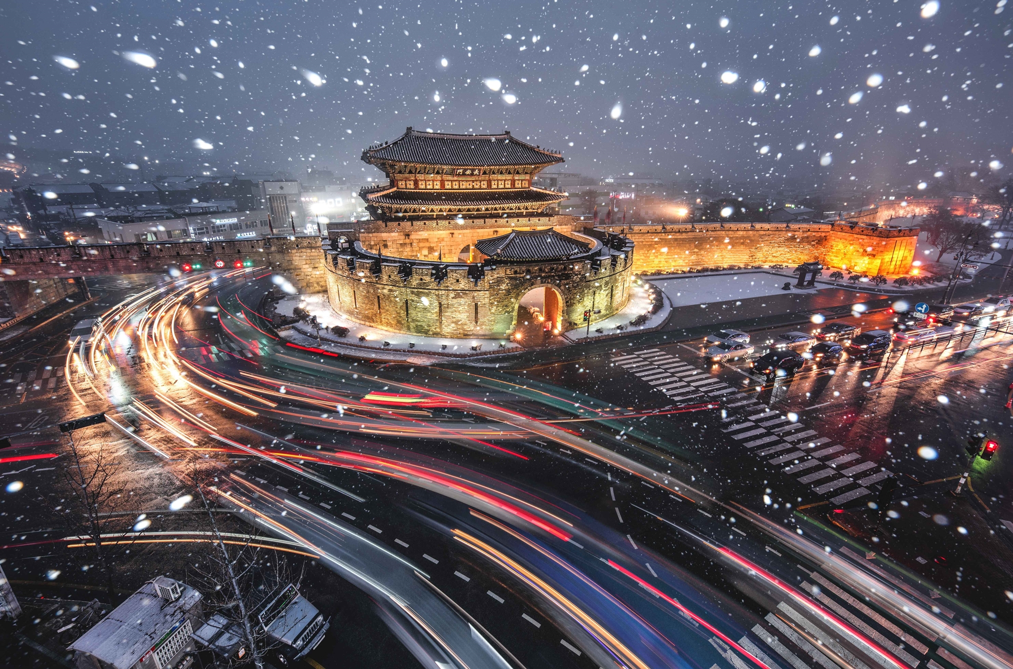 “Festung Hwaseong und Hanggung-dong in Suwon“ wurde bei den “Korea Tourism Awards 2024“, die am 18. Dezember im LOTTE HOTEL SEOUL in Jung-gu, Seoul, stattfanden, als das “Tourismusziel des Jahres” ausgewählt. Foto der Festung Hwaseong im Winter ⓒ Lee Hyun-woo von Photo Korea der Korea Tourism Organisation