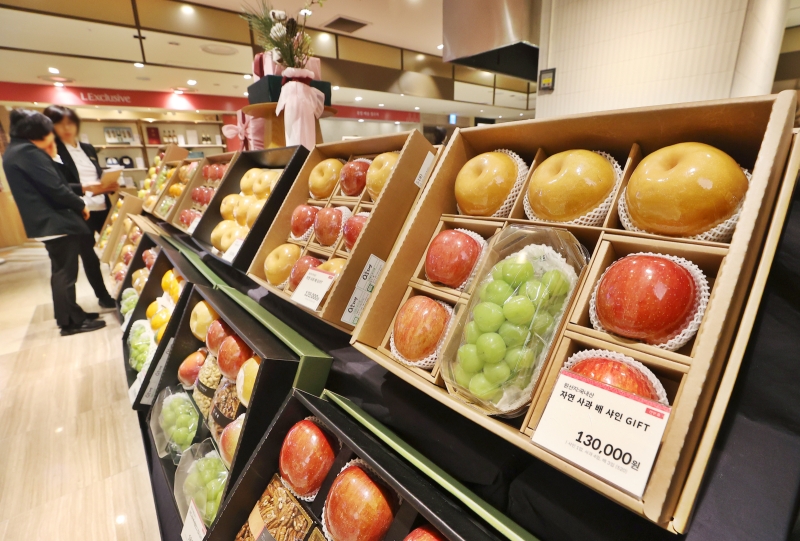 Der 27. Januar wurde zum vorläufigen Feiertag erklärt. Foto von Obst-Geschenksets, die in einem Kaufhaus in Seoul präsentiert werden ⓒ Yonhap News