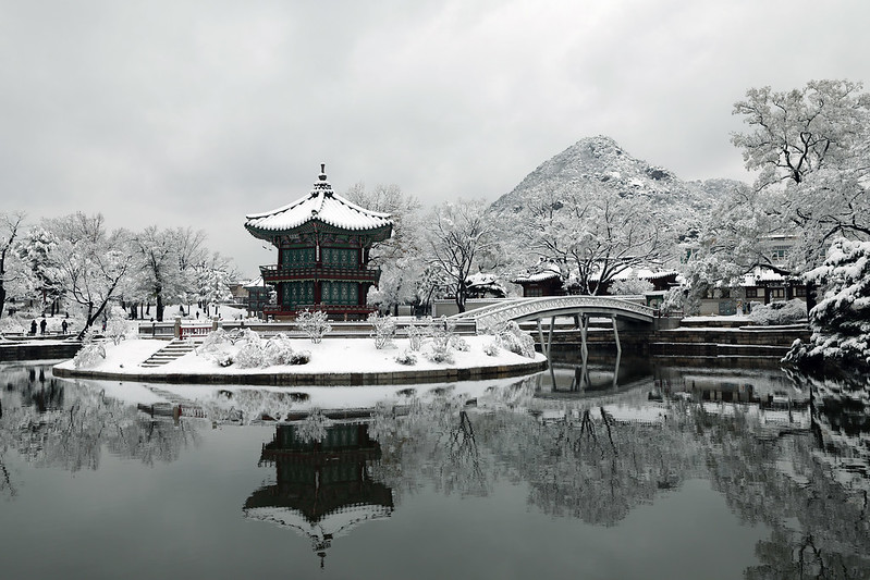 Das Ministerium für Kultur, Sport und Tourisus und die Korea Tourism Organisation veröffentlichte die Liste für 100 repräsentative Sehenswürdigkeiten Koreas, Foto vom schneebedeckten Palast Gyeongbok-gung ⓒ Korea.net DB