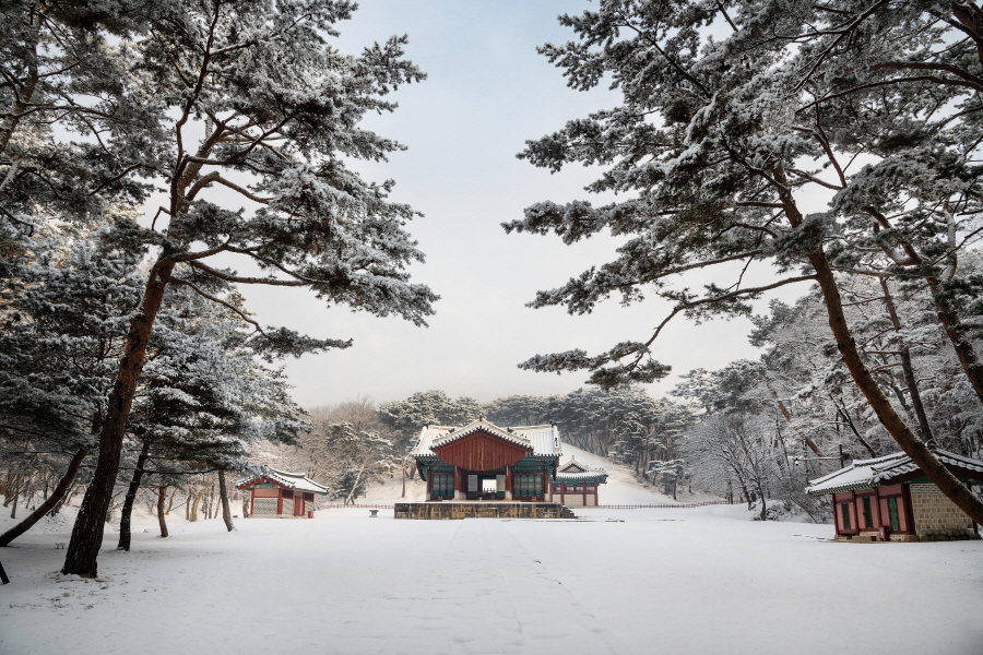 Winterlandschaft von Geonwolleung von Königsgräbern Donggureung in Guri