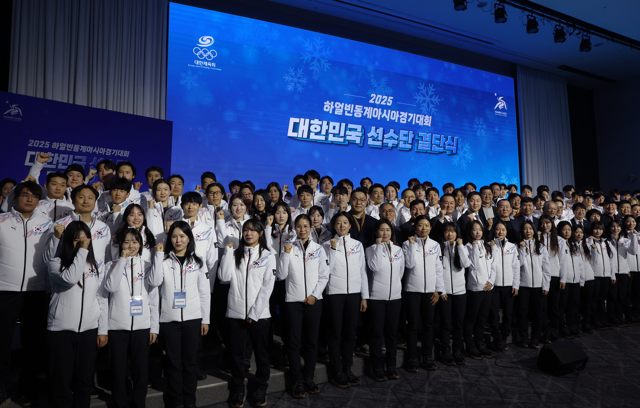 Am 24. Januar posieren die Teilnehmer an der Entzendungszeremonie für die Winter-Asienspielen 2025 in Harbin im Seoul Olympic Parktel in Songpa-gu, Seoul, für ein Erinnerungsfoto