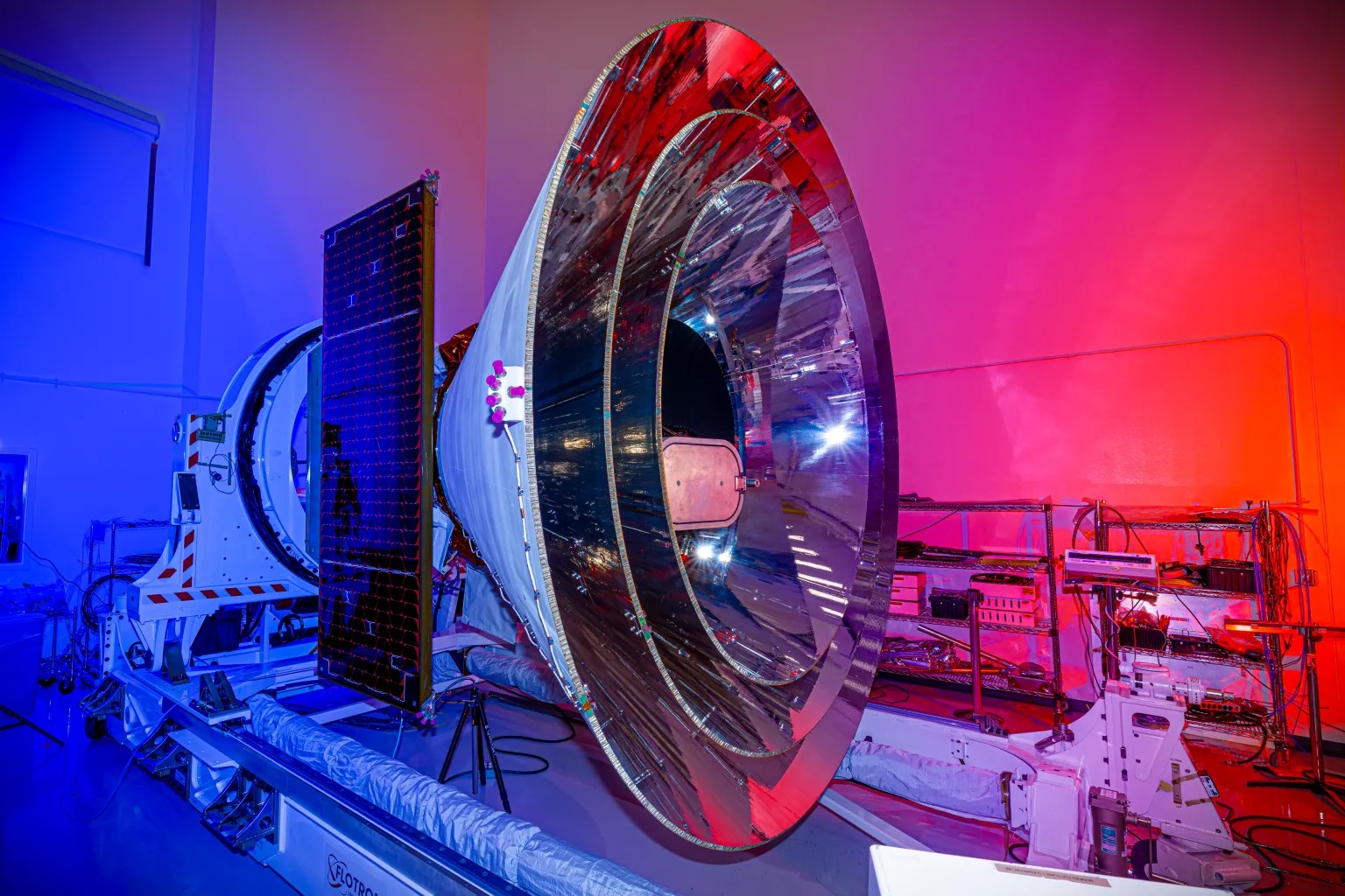 Die Kerntechnologie vom “SPHEREx“ ist die Spektralphotometrie, mit der abbildende Beobachtungen der großen Gebiete und spektroskopische Beobachtungen gleichzeitig durchgeführt werden © California Institute of Technology