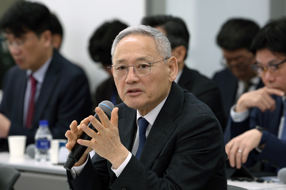 Yu In Chon, Minister für Kultur, Sport und Tourismus, äußert sich am 4. März im KOCIS Center bei der Konferenz mit den Leitern der Koreanischen Kulturzentren und Beauftragten der Kulturzentren