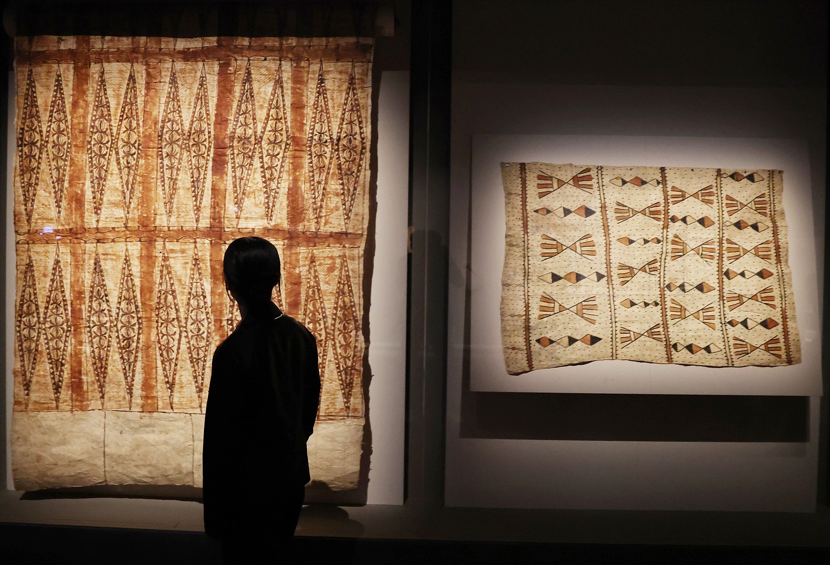 “tapa”, ein Tuch aus den Rinden, ist bei der Sonderausstellung “Mana Moana - Arts of the Great Ocean, OCEANIA“ zu sehen