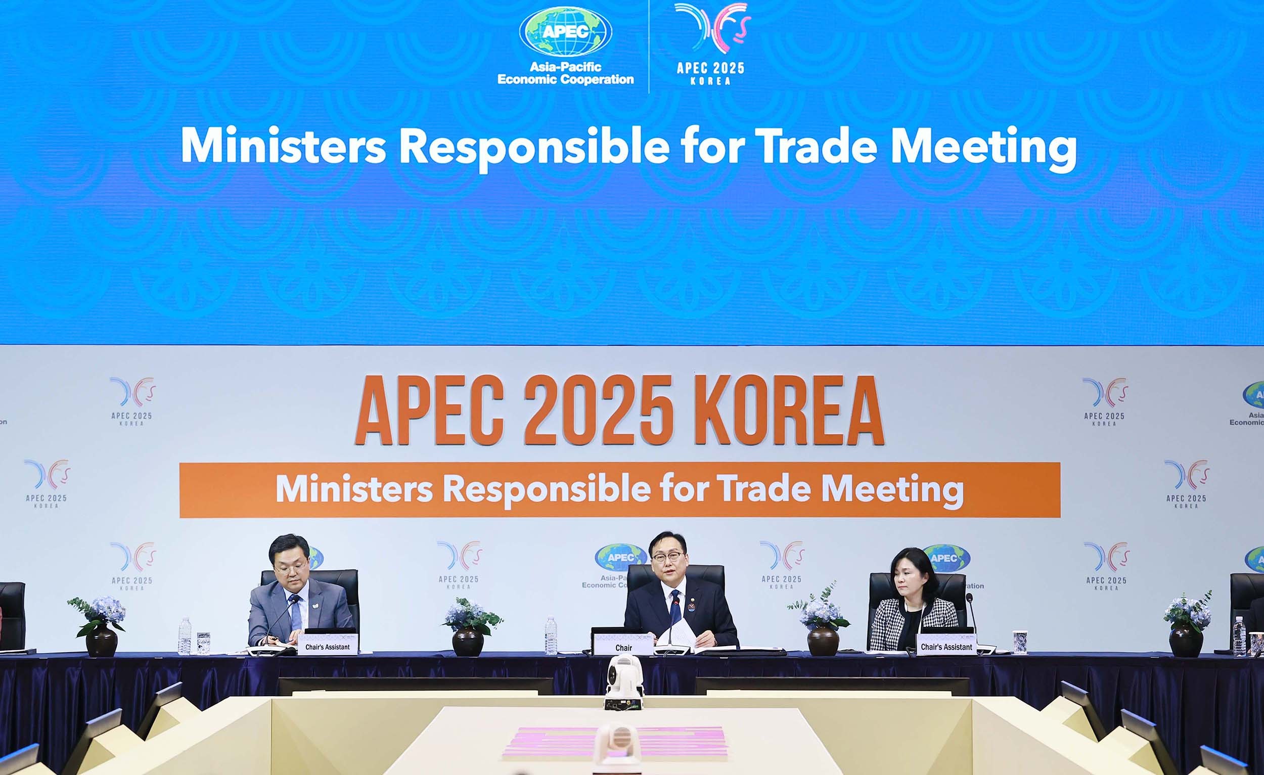 Inkyo Cheong, der Abteilungsleiter im Bereich Handel des Ministeriums, hält am 15. Mai beim Handelsministertreffen der Asiatisch-Pazifischen Wirtschaftsgemeinschaft (APEC) im International Convention Center Jeju seine Eröffnungsrede