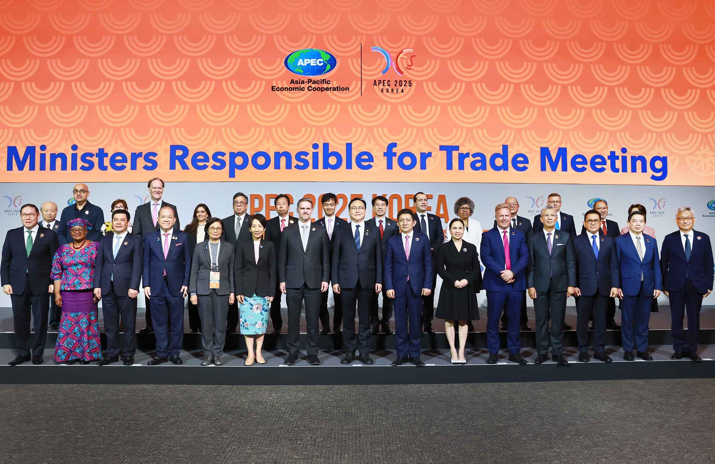 Am 15. Mai machen die Teilnehmer des Handelsministertreffens der Asiatisch-Pazifischen Wirtschaftsgemeinschaft (APEC) im International Convention Center Jeju ein Erinnerungsfoto