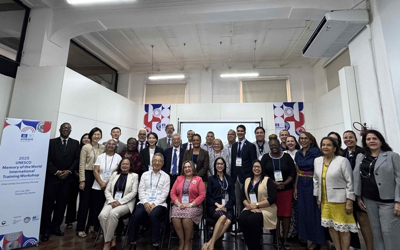 Das Teilnehmer vom “UNESCO Memory of the World International Training Workshop” machen am 8. Juli bei der Eröffnungsfeier in Panama City in Panama ein Erinnerungsfoto © Behörde für Nationales Erbe 