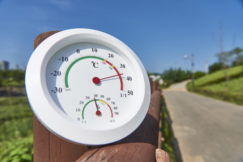 ﻿Bei gefühlten Temperaturen von über 33 Grad ist es verpflichtend, Arbeitnehmern alle zwei Stunden eine Pause von mindestens 20 Minuten zu gewähren ⓒ iclickart/Die unbefugte Verwendung dieses Fotos ist nach dem Urheberrechtsgesetz strengstens untersagt