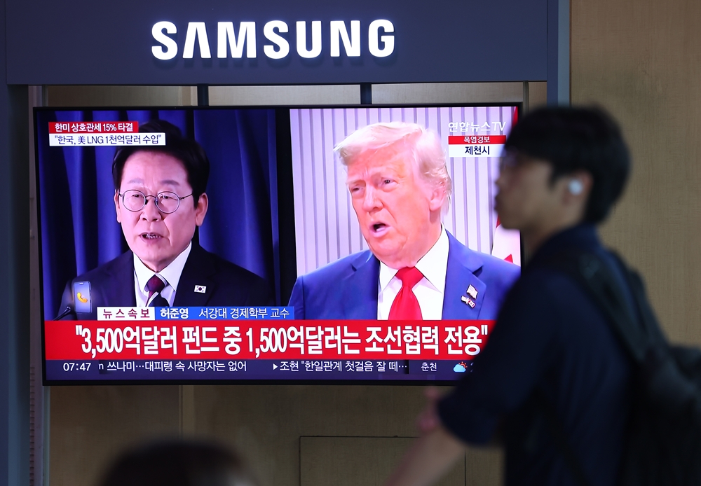 Am Bahnhof Seoul wird am 31. Juli eine Nachricht in Bezug auf die Zollverhandlungen zwischen Korea und den USA auf dem Bildschirm ausgestrahlt ⓒ Yonhap News