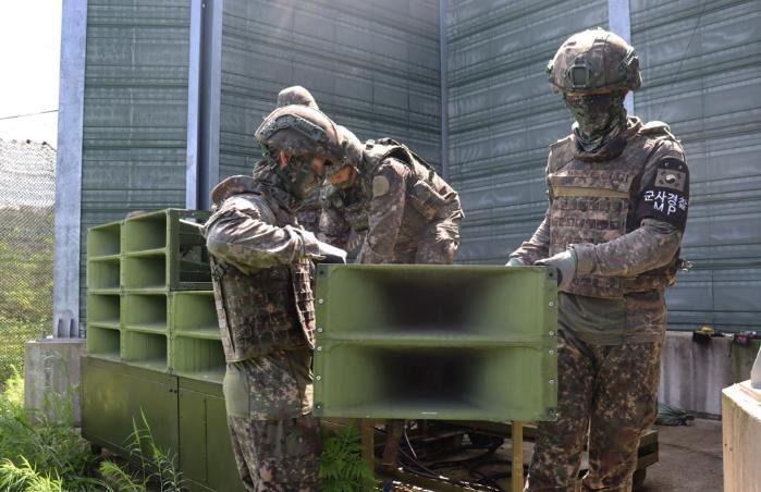 Am 4. August werden fast 20 Lautsprecheranlagen an der Grenze zu Nordkorea abgebaut ⓒ Ministerium für Verteidigung 