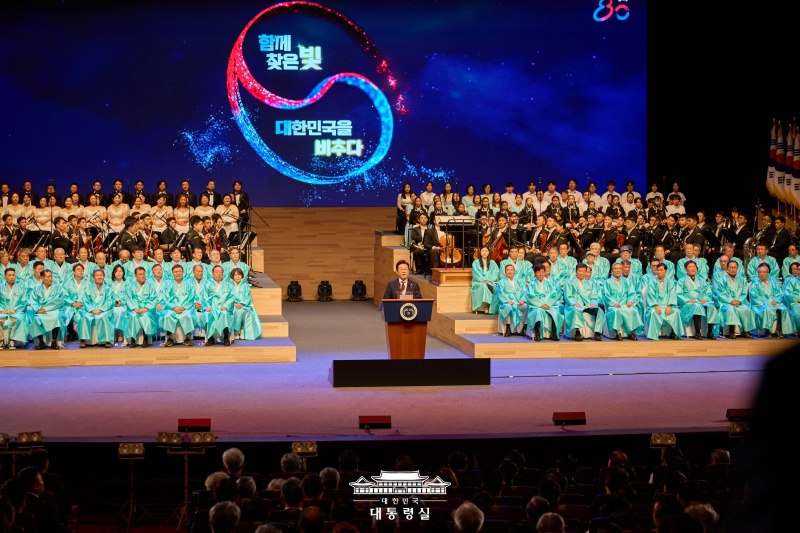 Präsident Lee Jae Myung äußert sich am 15. August bei der Gratulationszeremonie für den 80. Tag der Befreiung im Sejong Center for the Performing Arts in Jongno-gu, Seoul © Präsidialamt der Republik Korea 