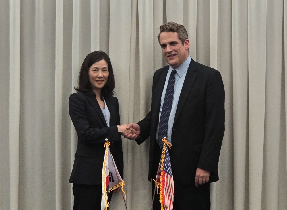 ﻿Kim jina, zweite Vizeministerin für Auswärtige Angelegenheiten (links), und James Danly, der stellvertretende Minister für Energie, halten am 27. August in Busan ein Treffen für Atomenergie zwischen Korea und den USA ab ⓒ Ministerium für Auswärtige Angelegenheiten 