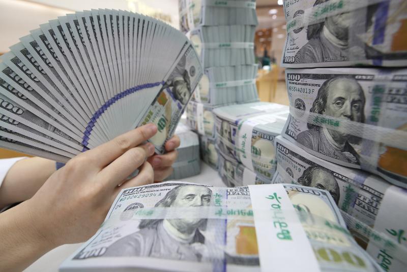 Laut der Bank of Korea steigen die koreanischen Devisenreserven aufgrund der Abwertung des US-amerikanischen Dollars um 5 Milliarden Dollar an ⓒ Yonhap News