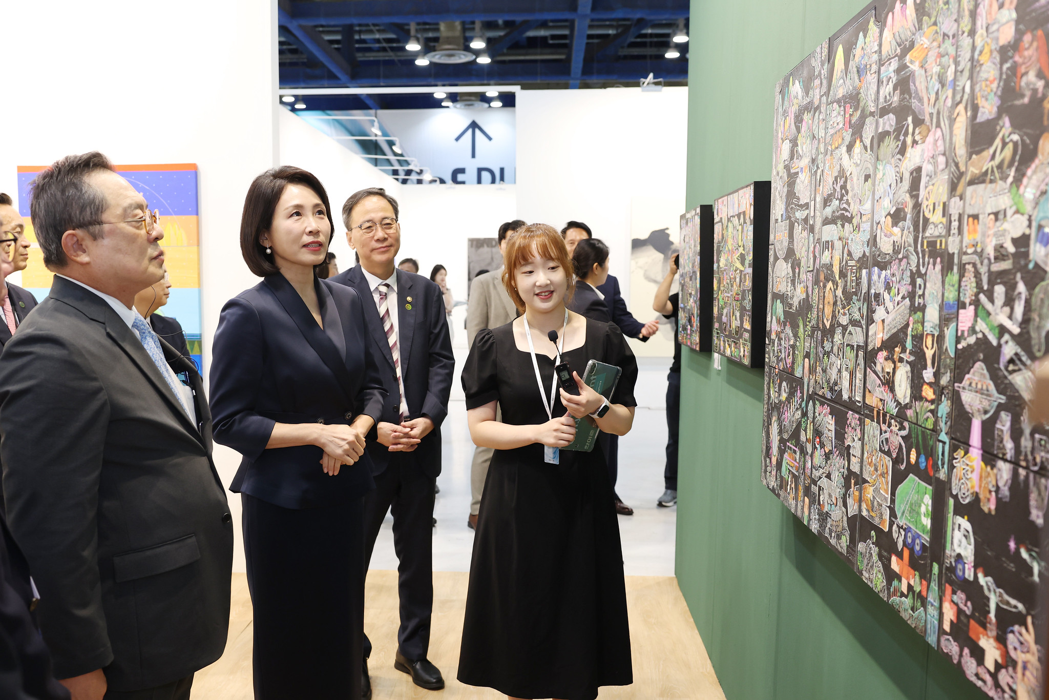 Kim Hea Kyung, die Ehefrau von Präsident Lee Jae Myung, besucht am 3. August die “Kiaf Seoul“ im COEX in Gangnam-gu, Seoul ⓒ Lee Jeong Woo/korea.net
