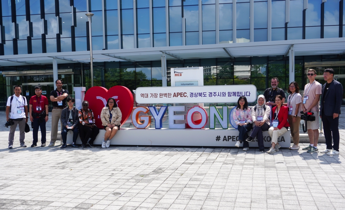 12 Journalisten aus zehn Ländern besuchen am 26. August Gyeongju in Korea, um über die Vorbereitungslage fpr den Gipfel der Asiatisch-Pazifischen Wirtschaftsgemeinschaft zu berichten