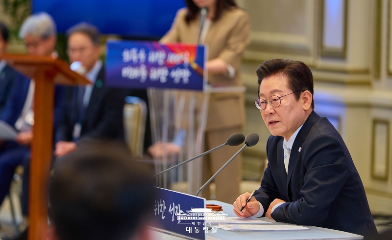 Präsident Lee Jae Myung hält am 11. September anlässlich seiner ersten 100 Amtstage eine Pressekonferenz im Yeongbingwan im Cheong Wa Dae ab ⓒ Präsidialamt der Republik Korea 