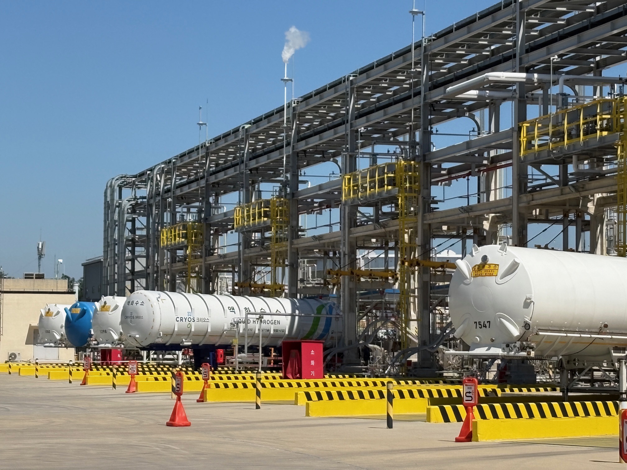 Foto der Wasserstoff-Verflüssigungsanlage auf Gelände von SK Incheon Petrochem in Wonchang-dong, Seo-gu, Incheon ⓒ Charles Audouin/korea.net 