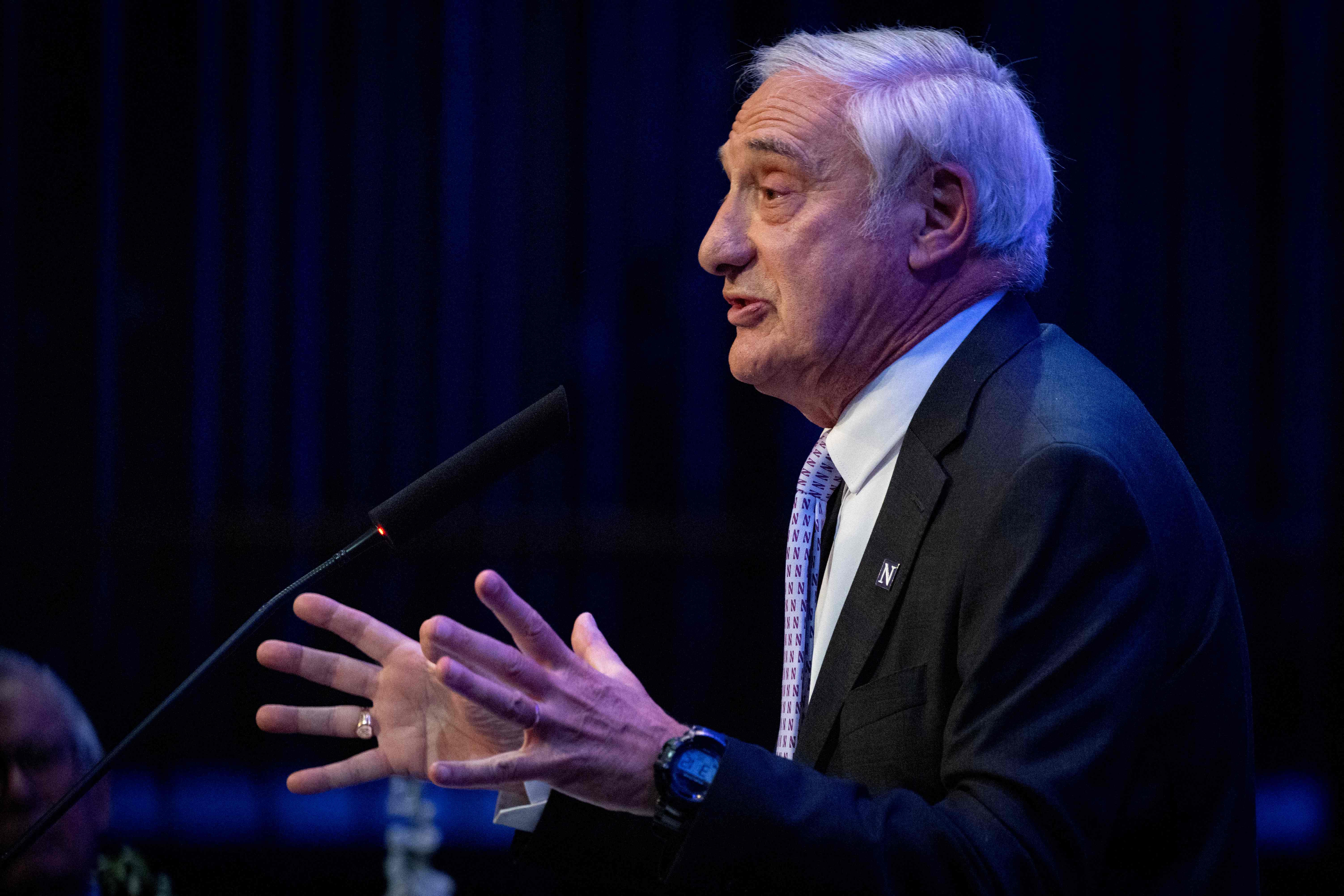 ﻿oel Mokyr, Professor an der Northwestern University in den USA und einer der diesjährigen Nobelpreisträger für Wirtschaftswissenschaften, beantwortete am 13. Oktober (Ortszeit) Fragen von Journalisten auf einer Pressekonferenz am Campus der Northwestern University in der Nähe von Chicago ⓒ Yonhap News