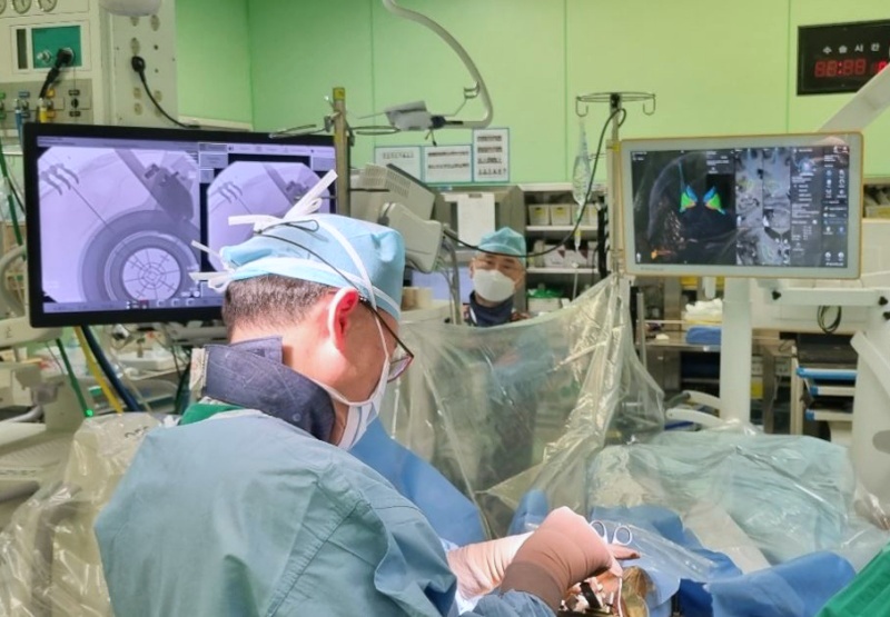 Das koreanische Forschungsteam bewies die Sicherheit und Wirksamkeit des Dopamin-Zelltherapeutikums für die Parkonson-Krankheit, das aus den embryonalen Stammzellen gewonnen wurde ⓒ Severance Hospital 