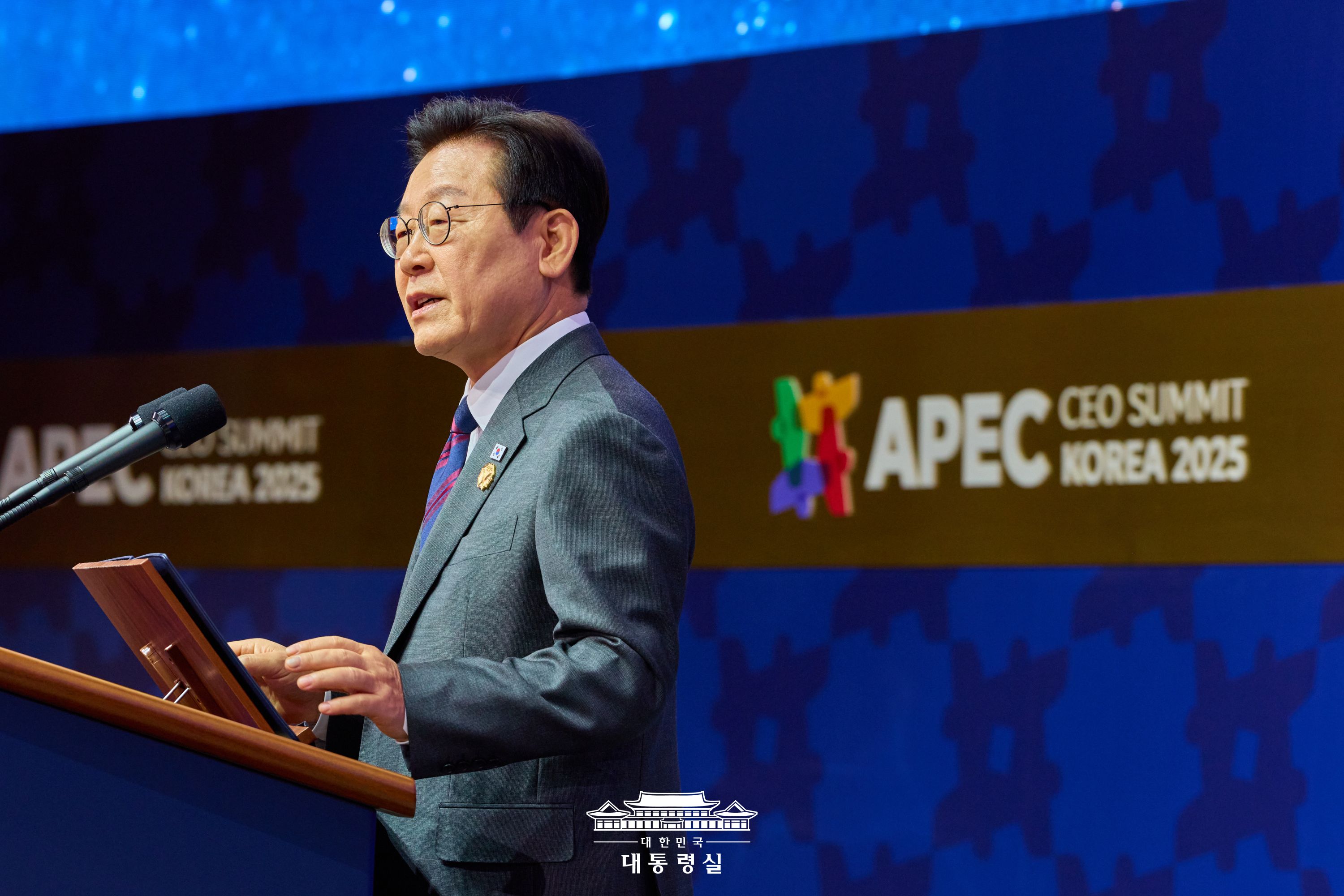 Präsident Lee Jae Myung hält am 29. Oktober beim “APEC CEO Summit 2025” im Gyeongju Arts Center seine Rede ⓒ Präsidialamt der Republik Korea 