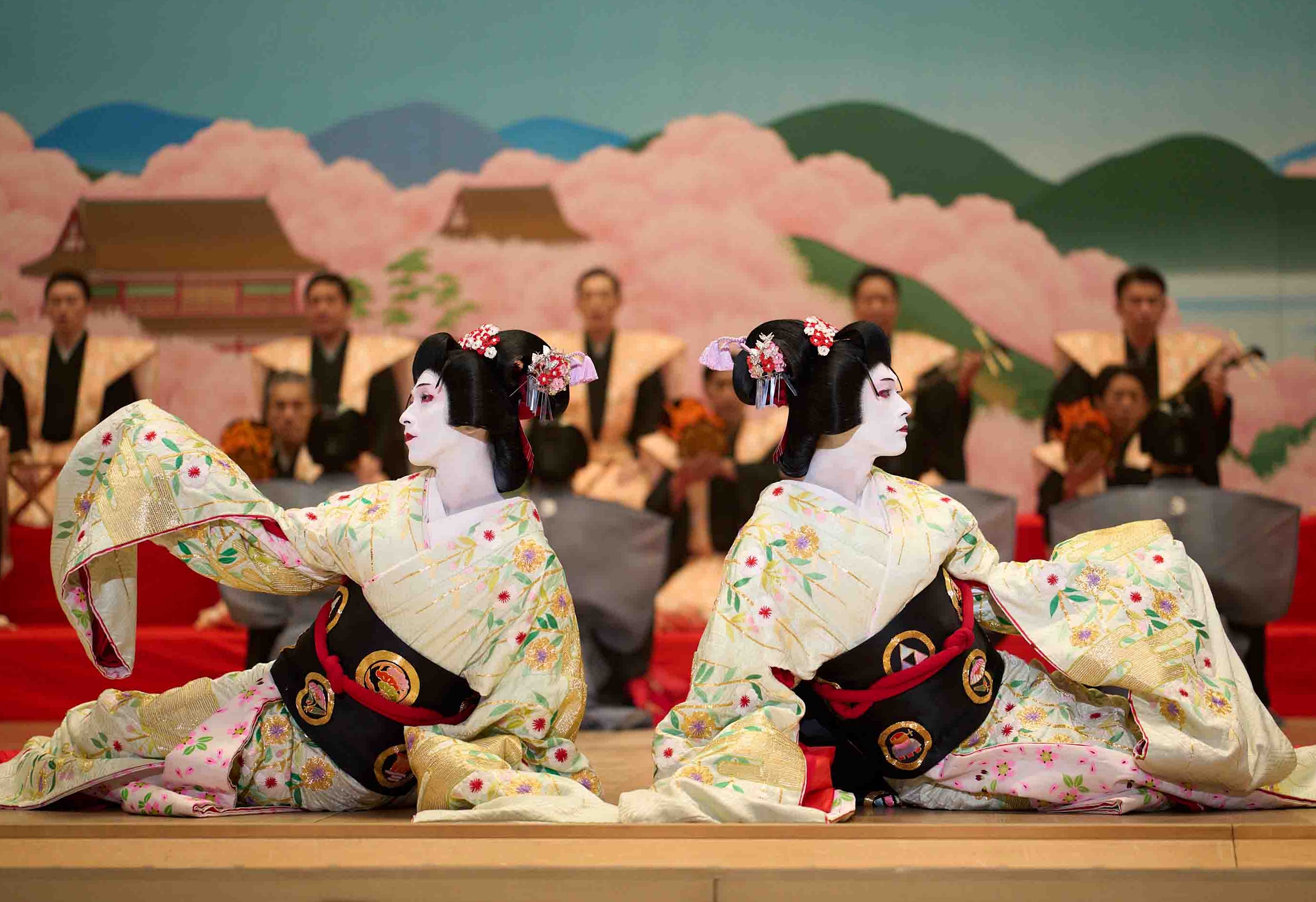 Der Film “KOKUHO” erzählt die 50-jährige Freundschaft und Konflikte zwischen zwei Schauspielern, die als männlicher Schauspieler ihr Leben der weiblichen Rolle im Kabuki-Theater widmeten ⓒ Offizielle Website des Films “KOKUHO”
