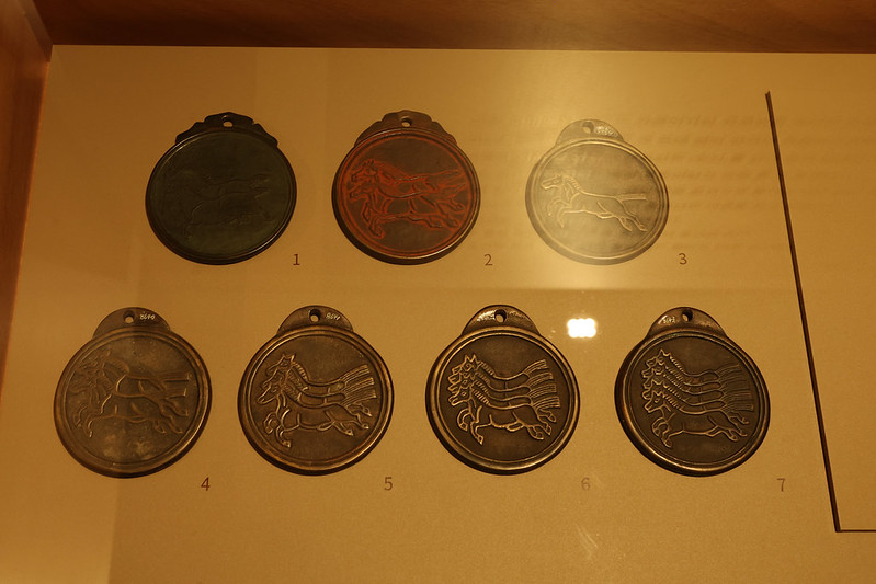 Mape, koreanische traditionelle Pferdepässe aus der Joseon-Zeit, sind bei der Sonderausstellung “The Famous Feast of the Horse” im National Folk Museum of Korea in Jongno-gu, Seoul, ausgestellt ⓒ Park Daejin/korea.net