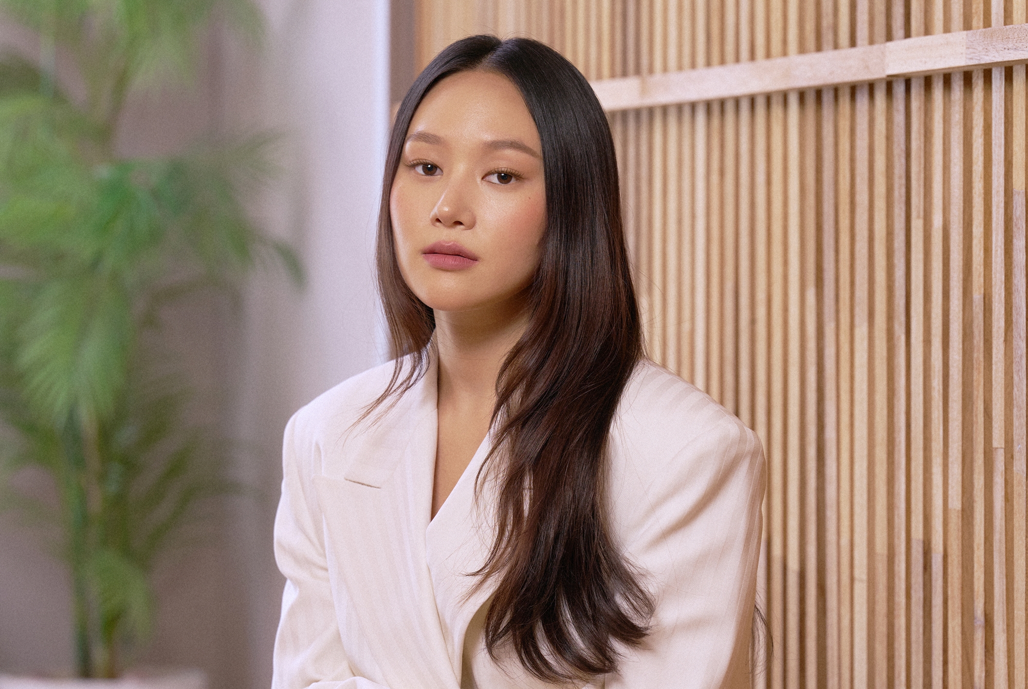 Am 4. März posiert Yerin Ha, die als koreanischstämmige Schauspielerin eine Hauptrolle in der vierten Staffel der Netflix-Originalserie 