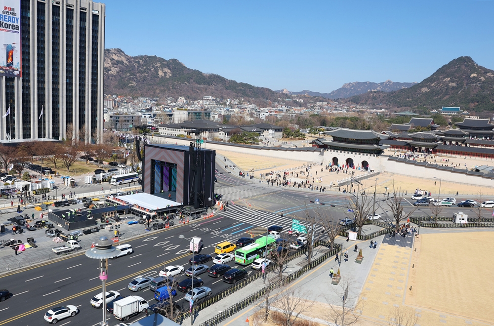 Foto: Der Gwanghwamun-Platz, Veranstaltungsort des Konzerts der K-Pop-Boygruppe BTS ⓒ Lee Jeong Woo/korea.net