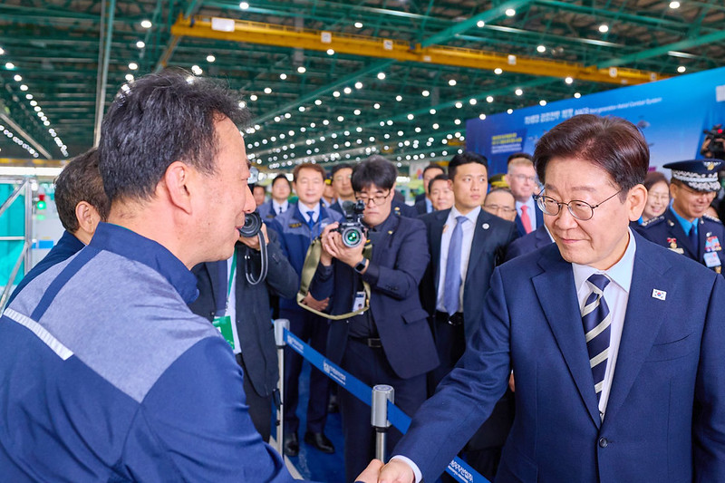 Am 25. M&auml;rz besucht Pr&auml;sident Lee Jae Myung Korea Aerospace Industries in Sacheon in der Provinz Gyeongsangnam-do 