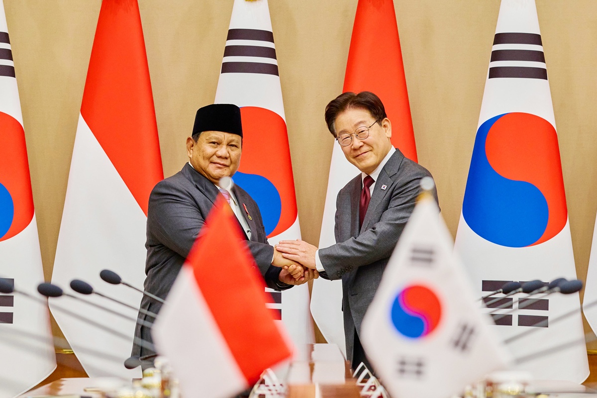 Am 1. April schütteln der koreanische Präsident Lee Jae Myung und der indonesische Präsident Prabowo Subianto ihre Hände vor dem Gipfeltreffen ⓒ Cheong Wa Dae