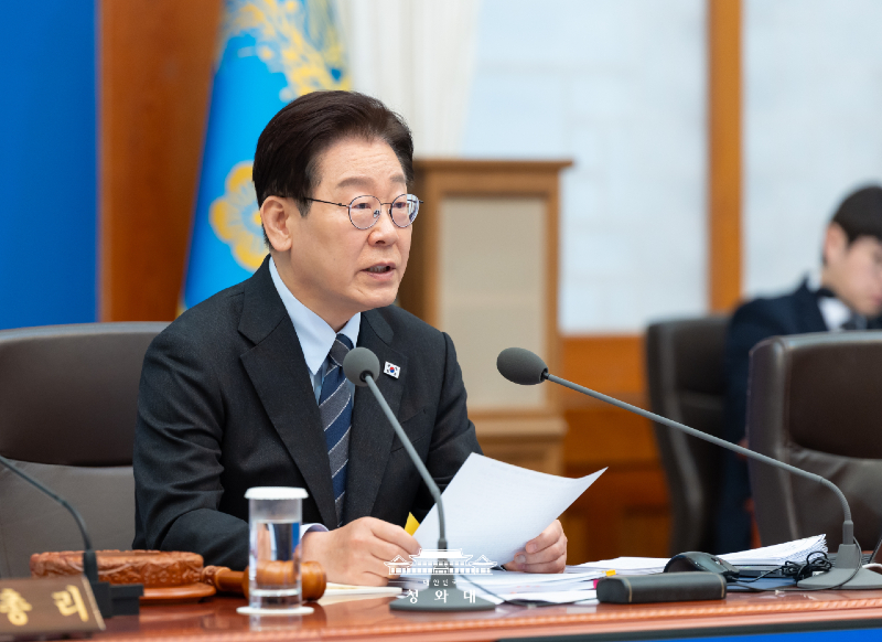 Am 6. April äußert sich Präsident Lee Jae Myung im Cheong Wa Dae auf einer Kabinettsitzung ⓒ Cheong Wa Dae