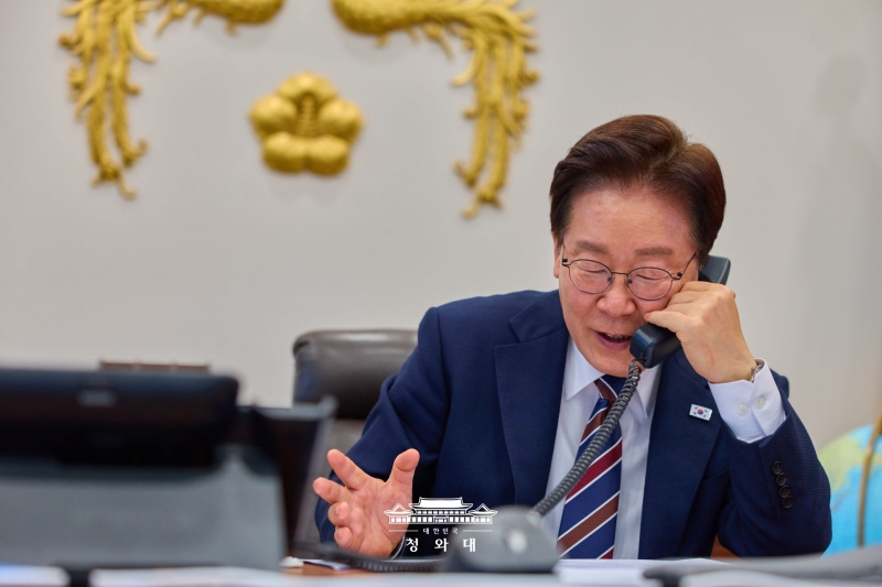 Am 7. April führt Präsident Lee Jae Myung im Cheong Wa Dae ein Telefonat mit dem thailändischen Premierminister Anutin Charnvirakul durch ⓒ Cheong Wa Dae