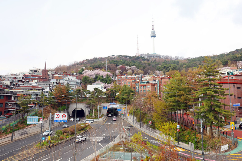 Das Stadtviertel Haebangchon wurde als Drehort koreanischer Dramen wie „When the Camelia Blooms” (2019) und „Itaewon Class” (2020) bekannt ⓒ Lee Jeong Woo/korea.net