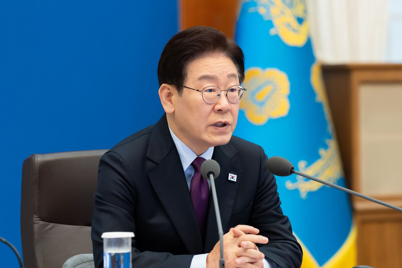 Am 9. April äußert sich Präsident Lee Jae Myung bei einer Sitzung der hochrangigen Berater im Cheong Wa Dae ⓒ Cheong Wa Dae