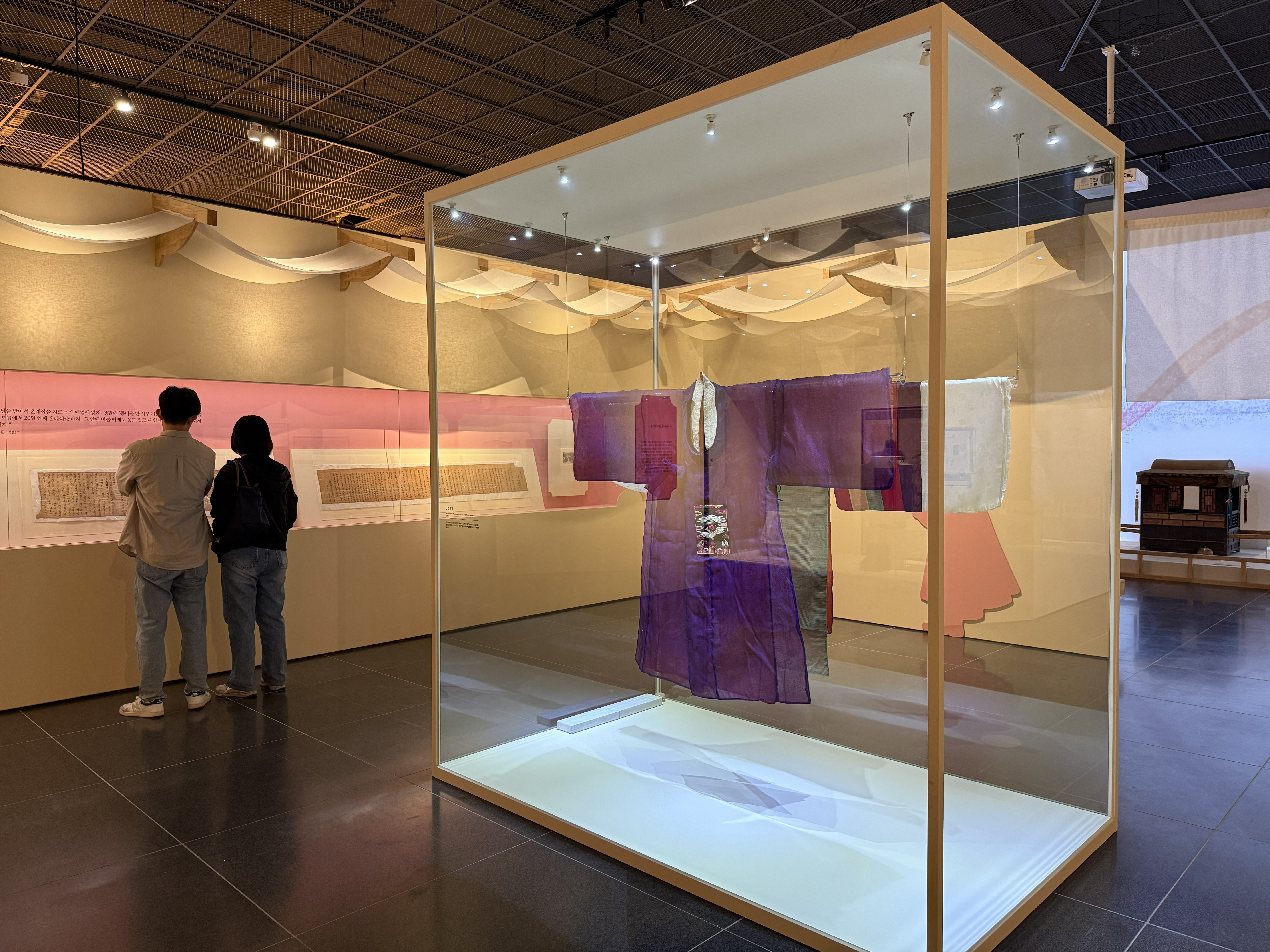 Im Ulsan Museum findet die Sonderausstellung „Ulsan Wedding Chronicles” style=