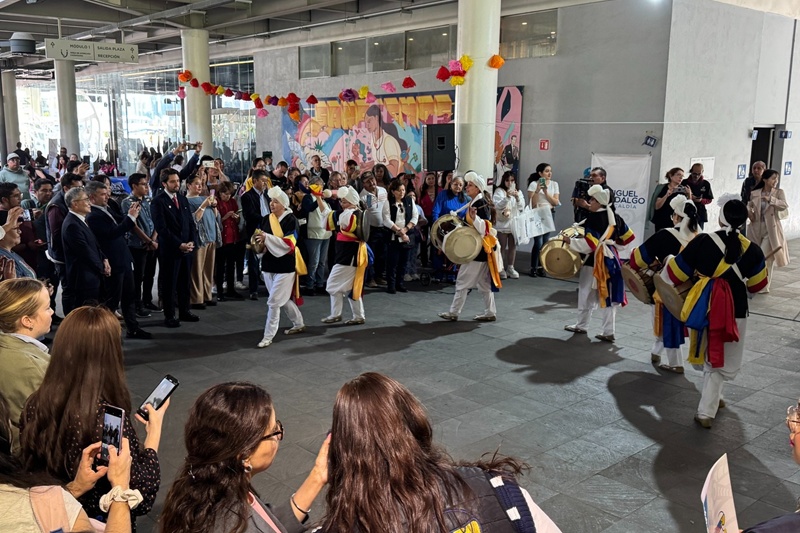 Am 19. November findet eine Samulnori-Aufführung (traditionelle Schlagzeugmusik) im Rathaus der Stadt Miguel Hidalgo bei der Veranstaltung zum „Kimchi-Tag” statt ⓒ Offizielle Facebook-Seite des Koreanischen Kulturzentrums in Mexiko 