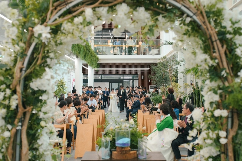 Am 7. Juni feiert das erste Brautpaar im Rahmen des Projekts &bdquo;U:ON Wedding&rdquo; der Stadt Ulsan seine Hochzeit im Ulsan Garden Support Center ⓒ Stadtregierung Ulsan