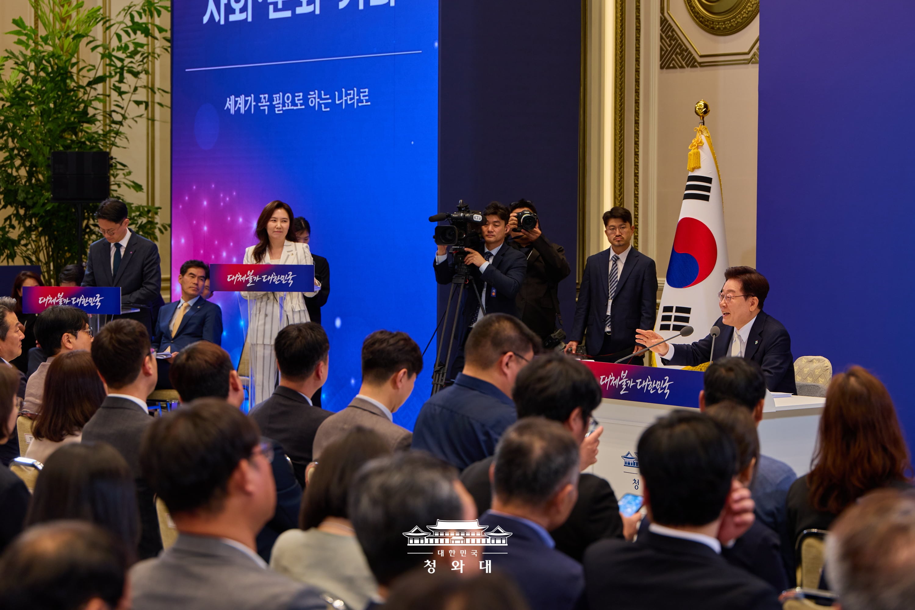 Am 8. Juni gibt Pr&auml;sident Lee Jae Myung im Cheong Wa Dae eine Pressekonferenz anl&auml;sslich seines einj&auml;hrigen Amtsjubil&auml;ums 