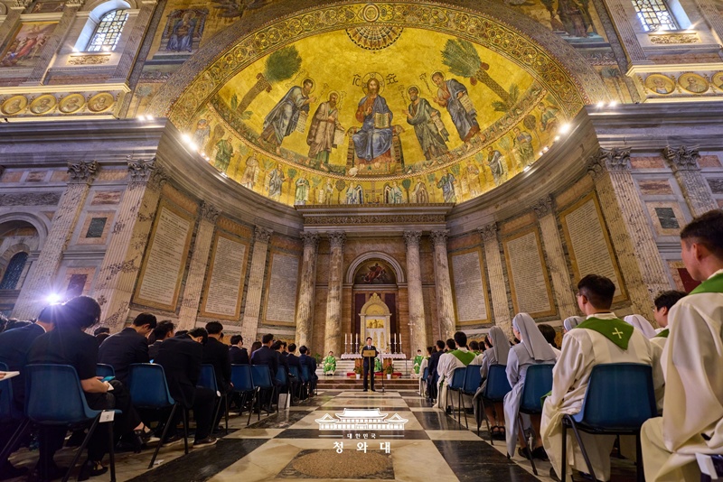 Präsident Lee Jae Myung äußert sich am 14. Juni bei einer besonderen Messe für Frieden und Solidarität in der Basilika Sankt Paul