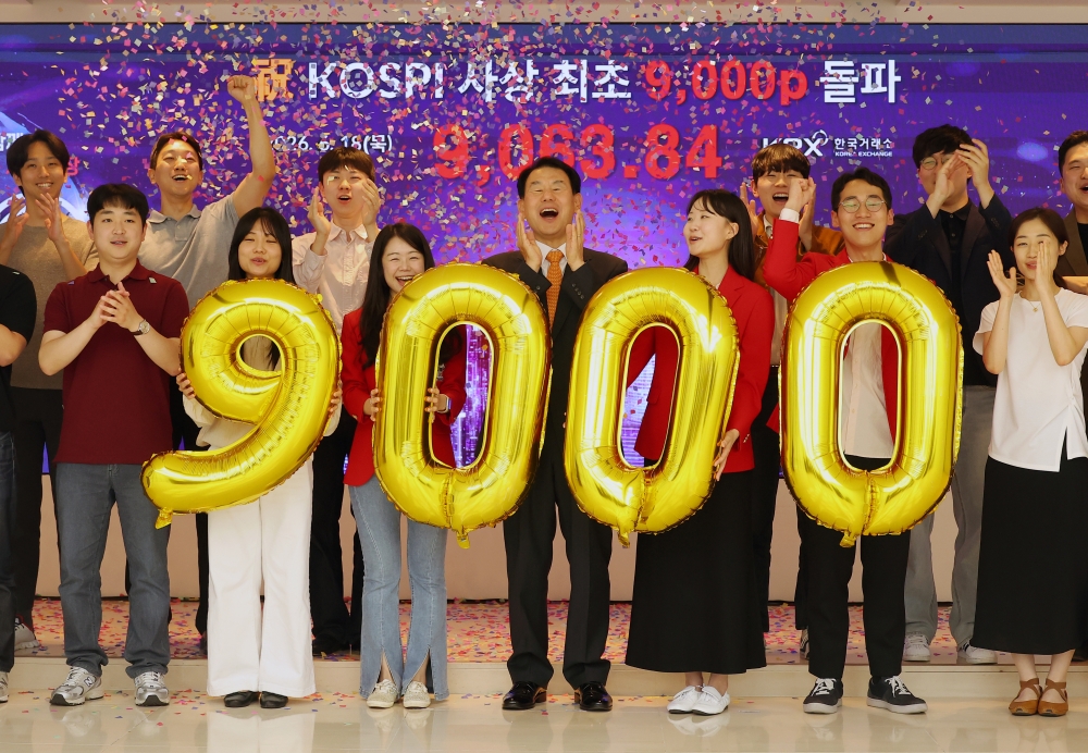 Die Korea Exchange gab bekannt, dass der KOSPI (Korea Composite Stock Price Index) am 18. Juni die Marke von 9.000 &uuml;berschritt ⓒ Yonhap News